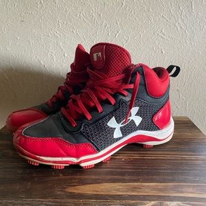 Boys Under Armour MLB Baseball Cleats size 4.5Y